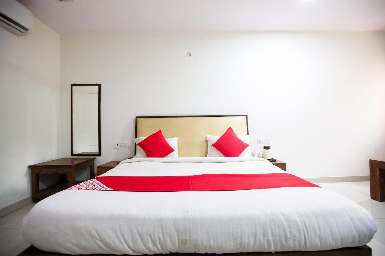 Oyo 44174 Hotel Mid Town Prime Harthala Extérieur photo