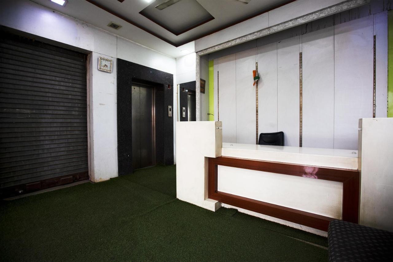 Oyo 44174 Hotel Mid Town Prime Harthala Extérieur photo