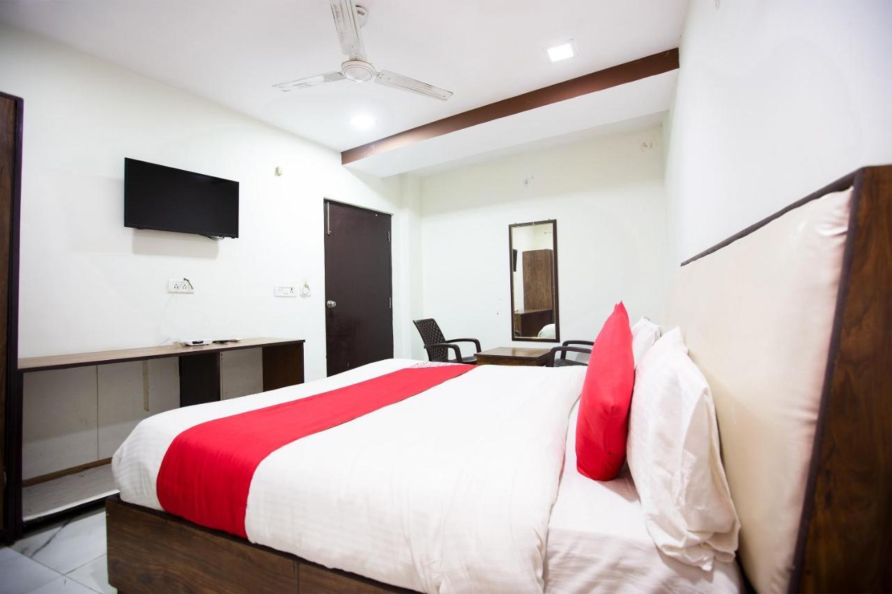 Oyo 44174 Hotel Mid Town Prime Harthala Extérieur photo