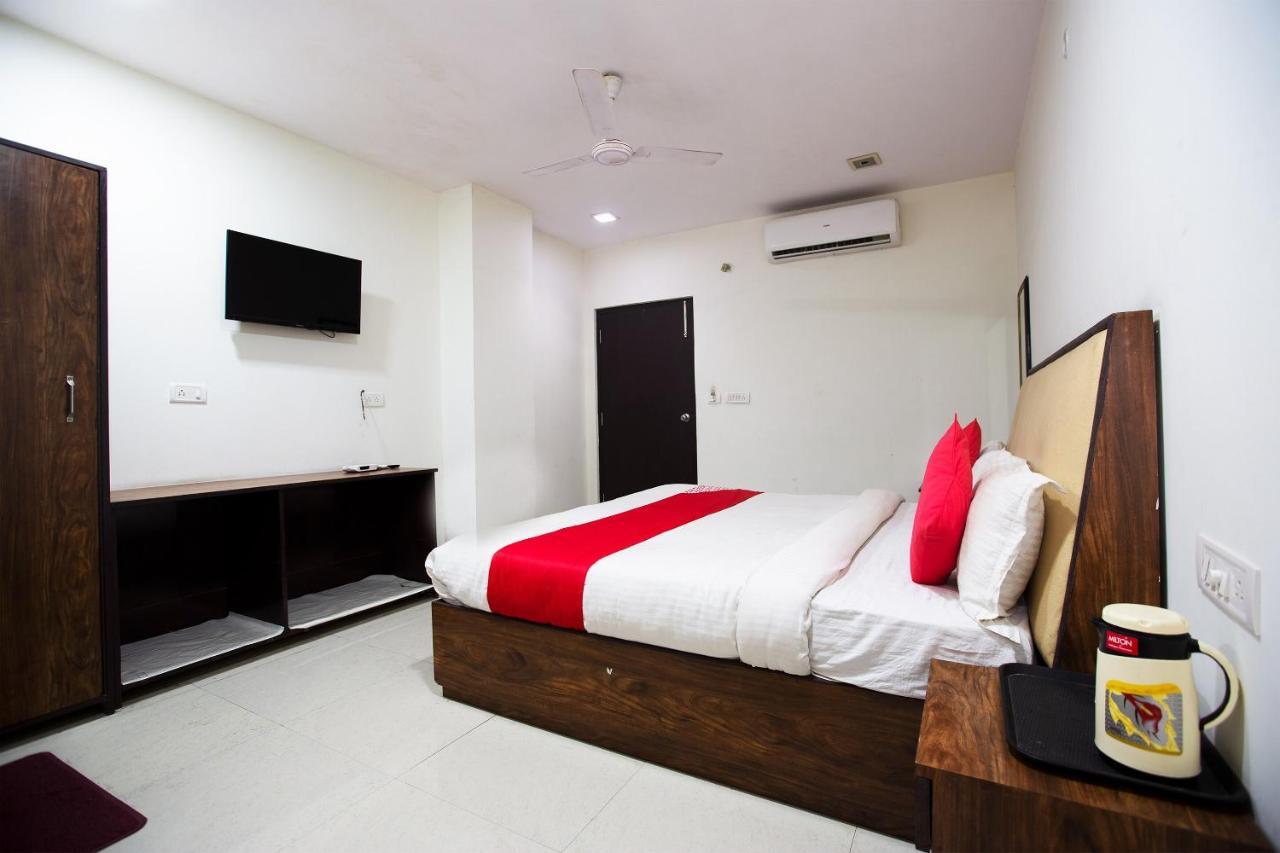Oyo 44174 Hotel Mid Town Prime Harthala Extérieur photo