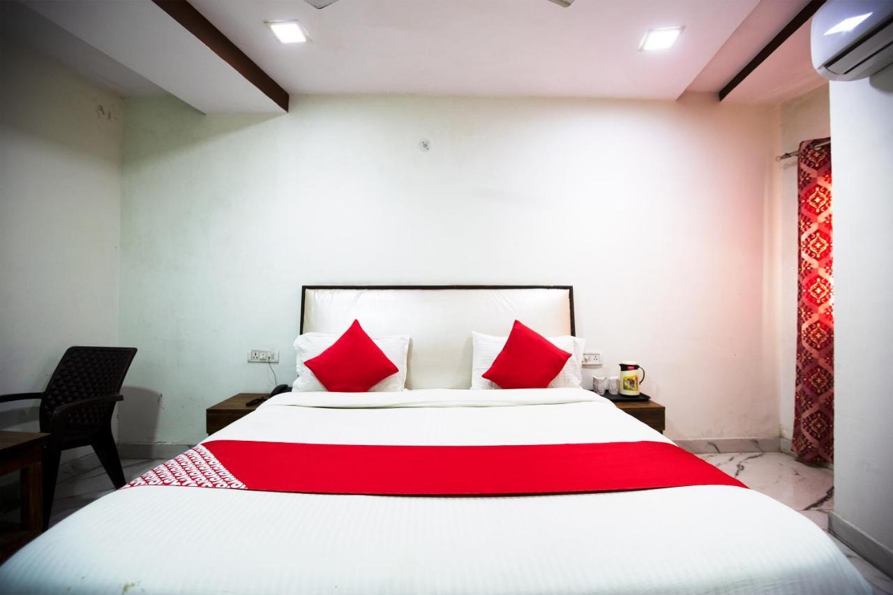Oyo 44174 Hotel Mid Town Prime Harthala Extérieur photo