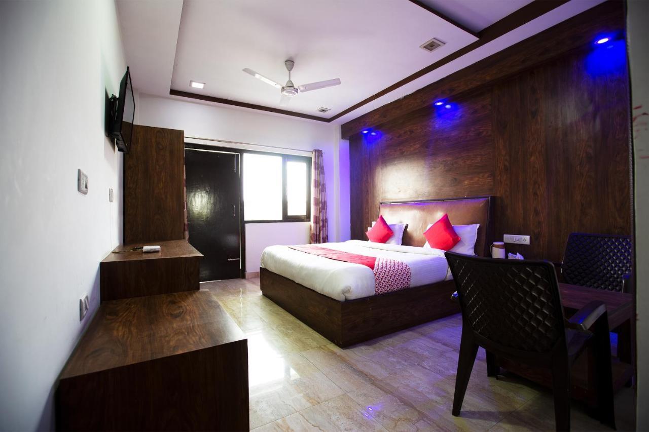 Oyo 44174 Hotel Mid Town Prime Harthala Extérieur photo