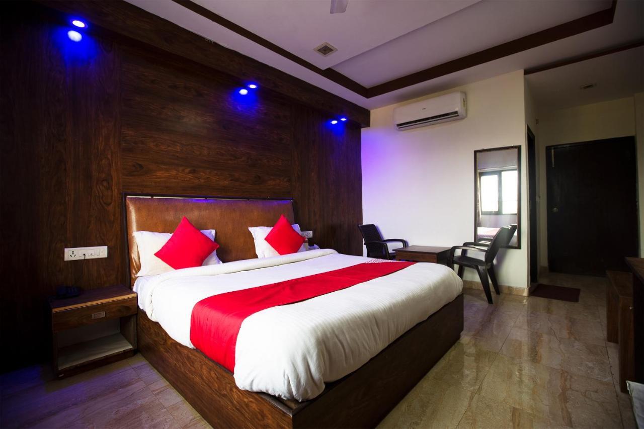 Oyo 44174 Hotel Mid Town Prime Harthala Extérieur photo