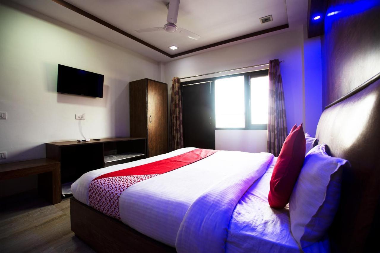 Oyo 44174 Hotel Mid Town Prime Harthala Extérieur photo